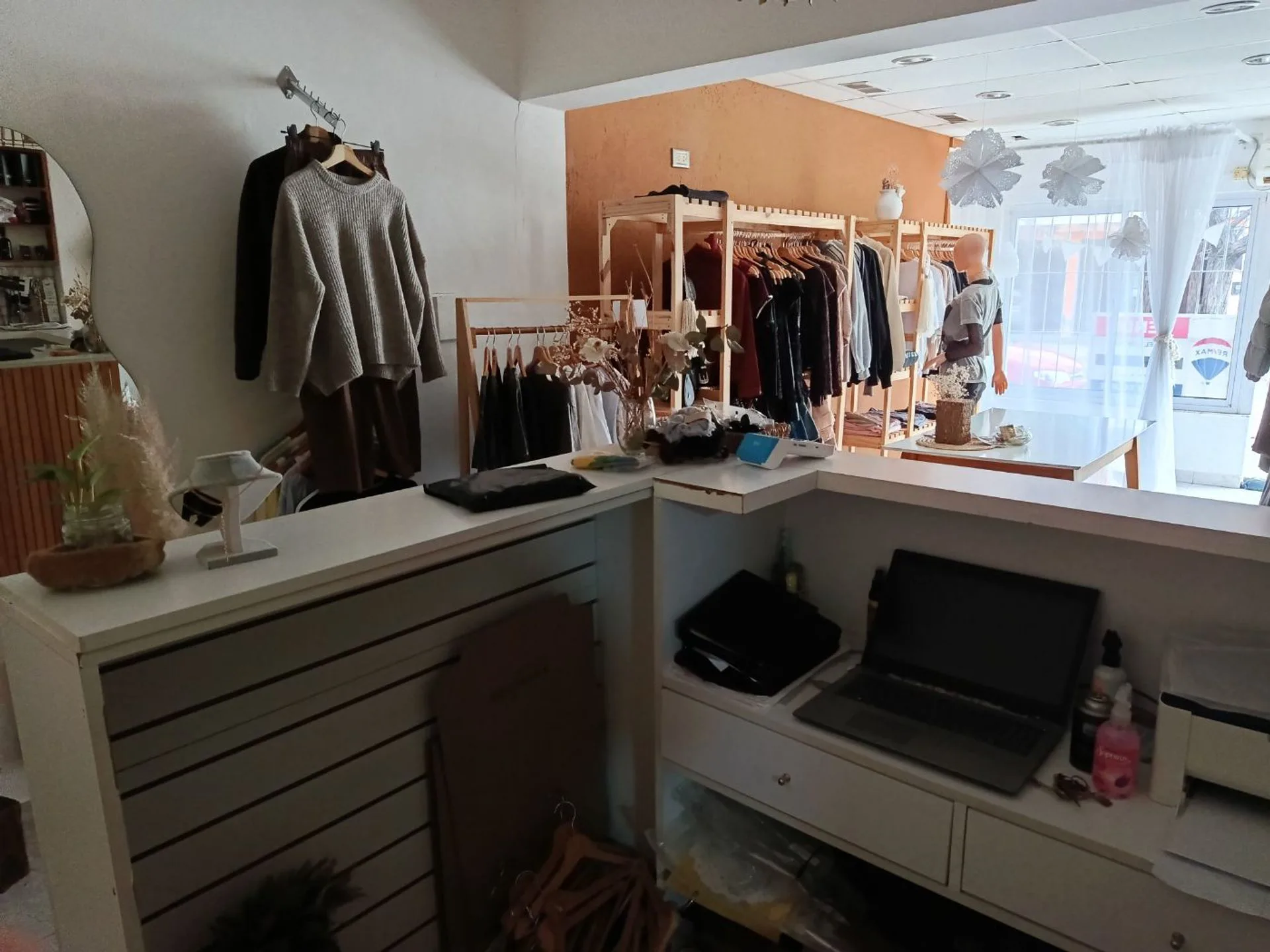 VENTA CASA 3 DORMITORIOS MAS SALON COMERCIAL. foto 2