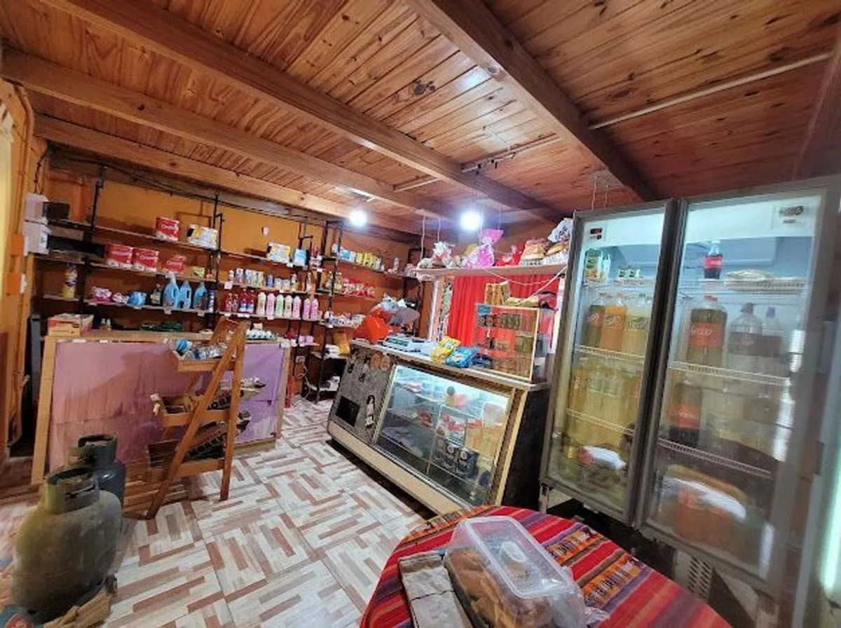Casa Horizonte Con pileta galpon y local comercial foto 2