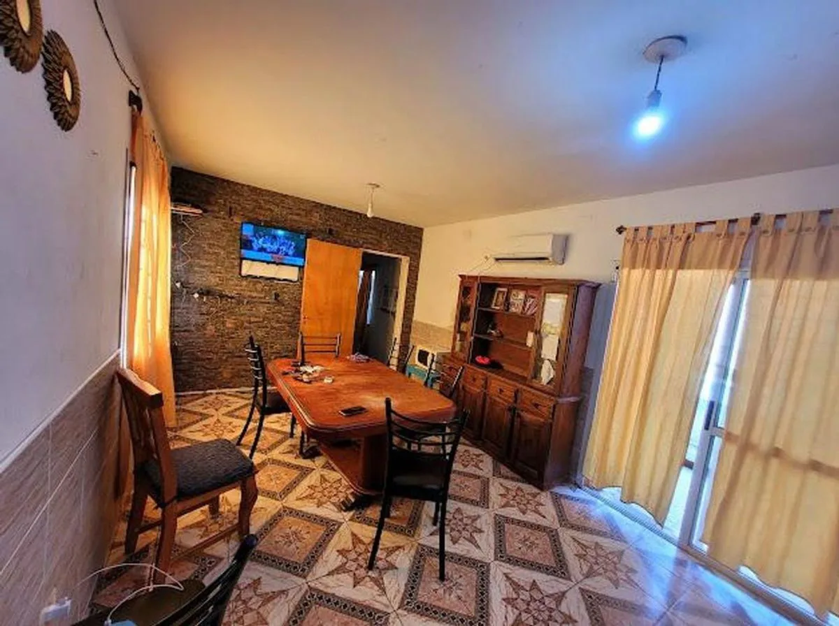 Casa Horizonte Con pileta galpon y local comercial foto 3