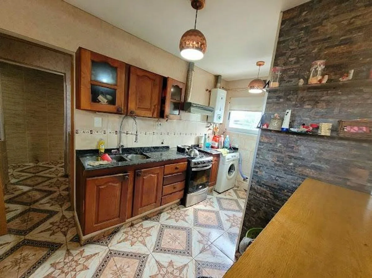 Casa Horizonte Con pileta galpon y local comercial foto 5