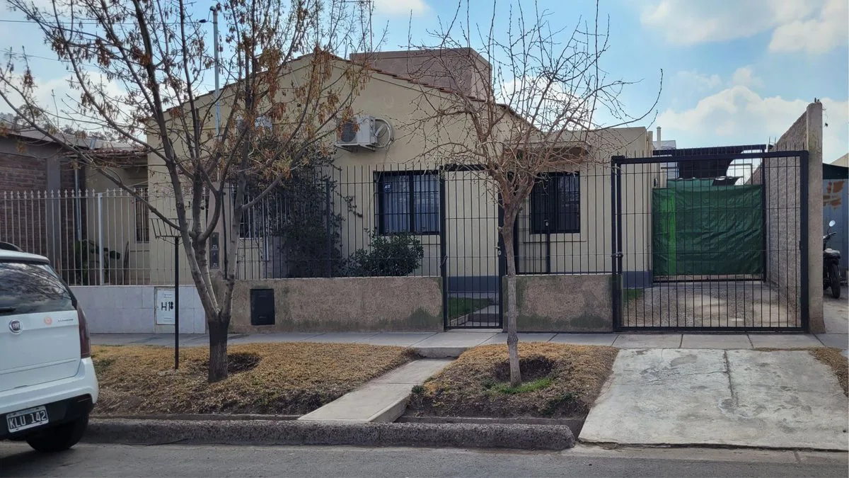 CASA EN VENTA BARRIO MUNICIPAL - GUAYMALLÉN