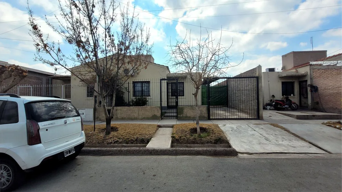 CASA EN VENTA BARRIO MUNICIPAL - GUAYMALLÉN foto 2