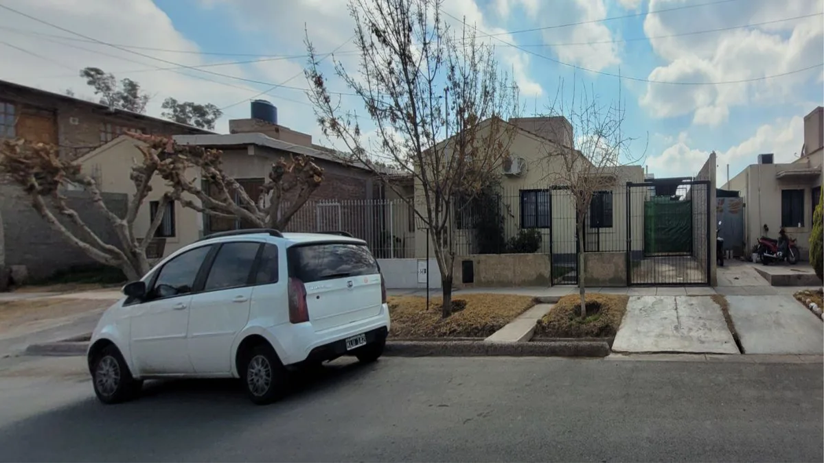 CASA EN VENTA BARRIO MUNICIPAL - GUAYMALLÉN foto 3
