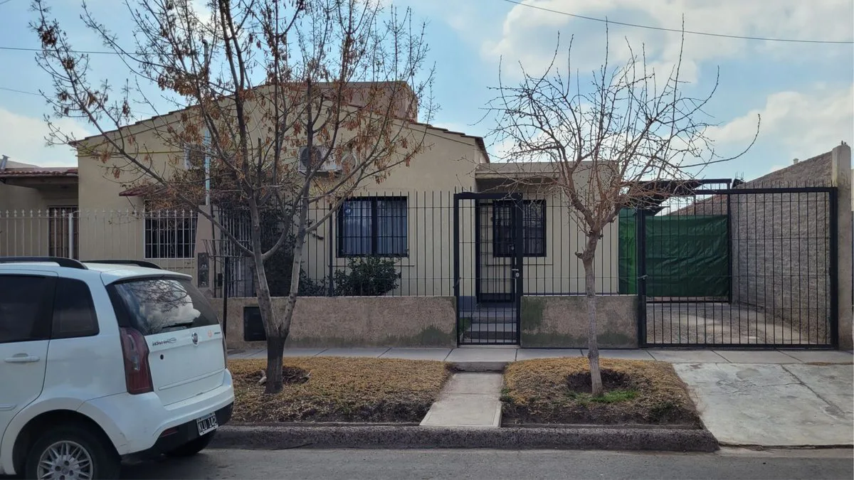 CASA EN VENTA BARRIO MUNICIPAL - GUAYMALLÉN foto 4