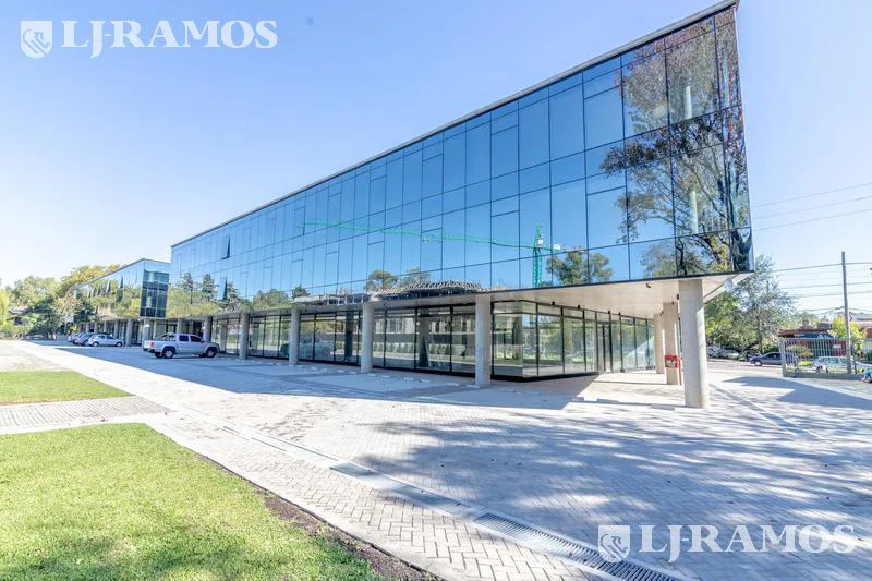 Alquiler de oficina de 86m2 en San Isidro foto 2