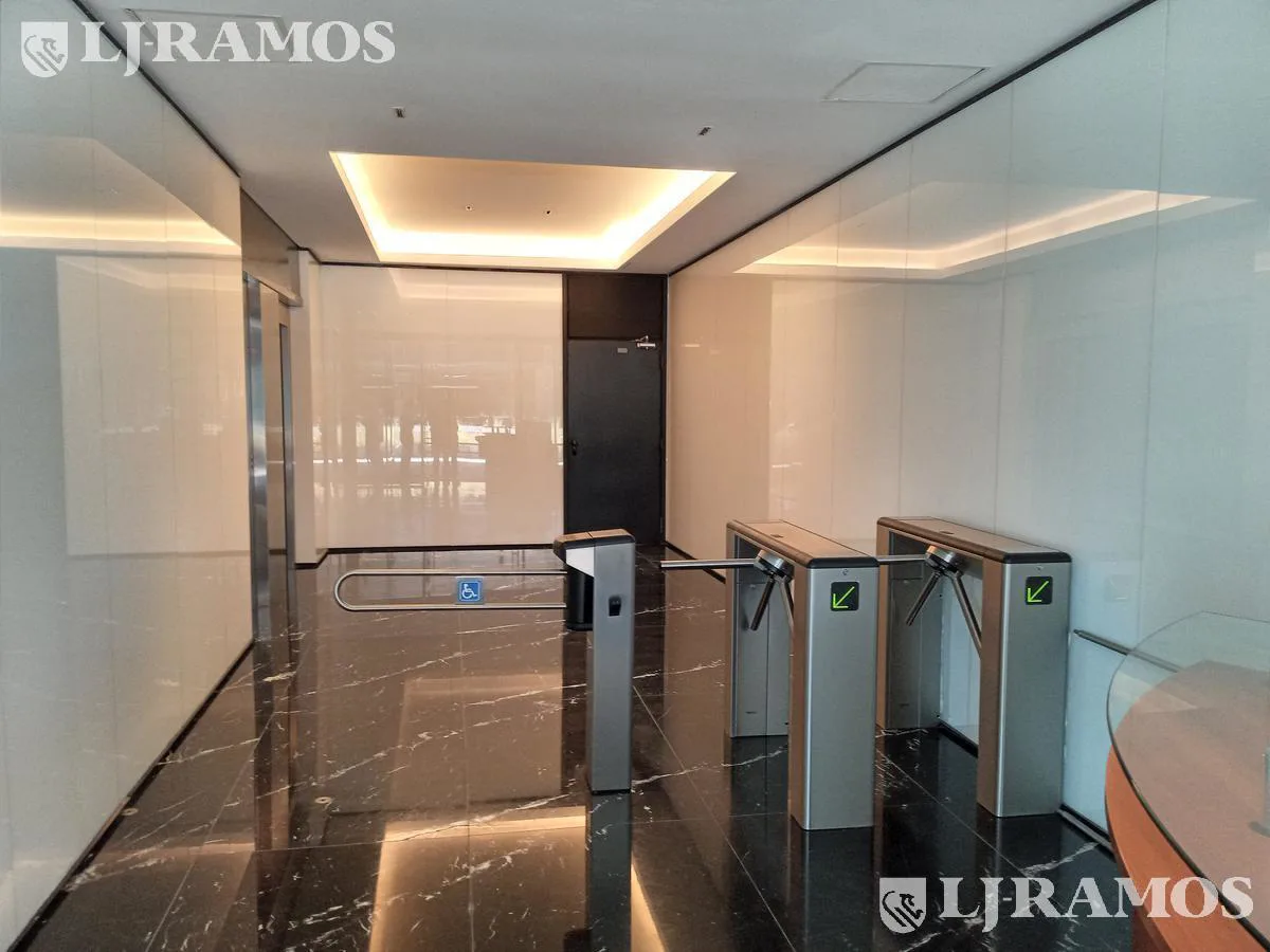 Alquiler de oficina de 86m2 en San Isidro foto 3