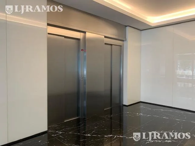 Alquiler de oficina de 86m2 en San Isidro foto 4