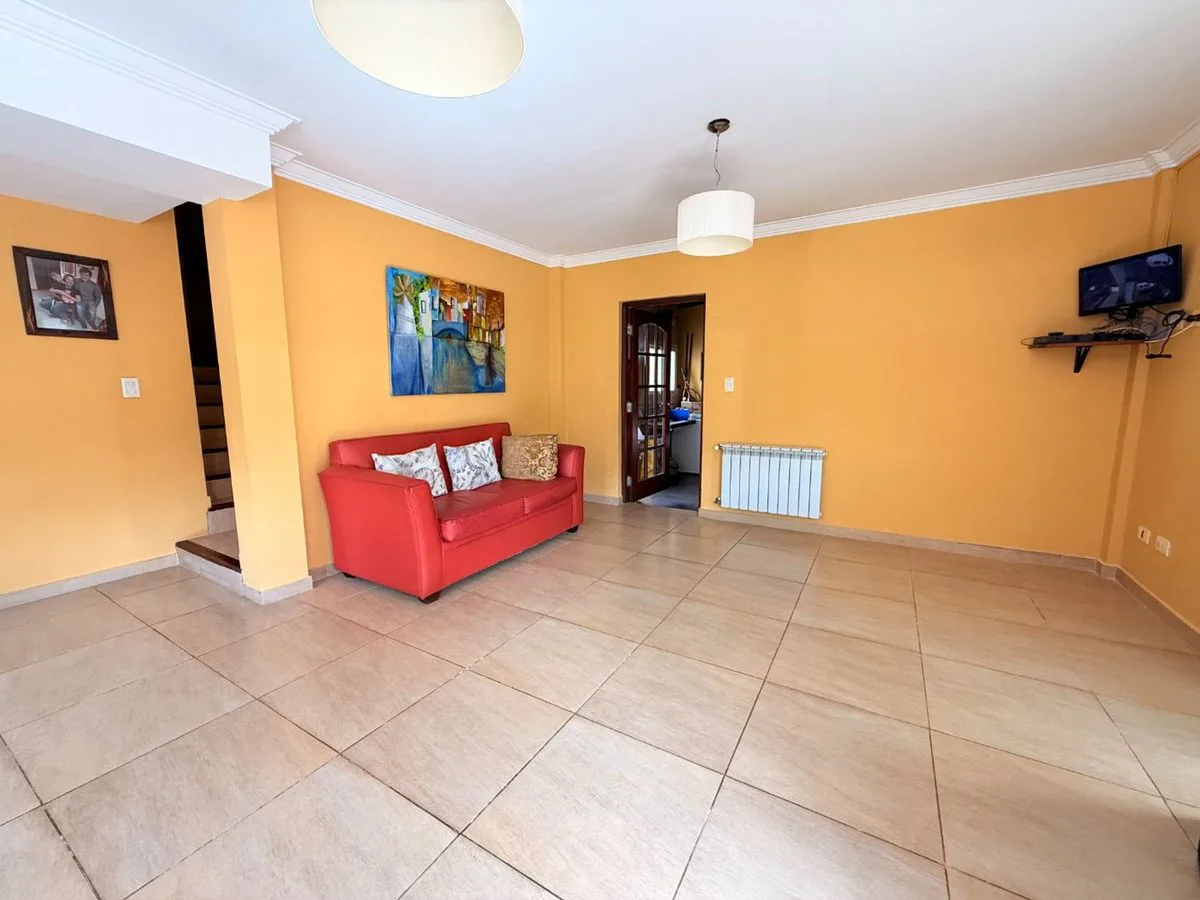 VENTA CASA 3 AMBIENTES CON GARAJE, PATIO Y BALCON! foto 5