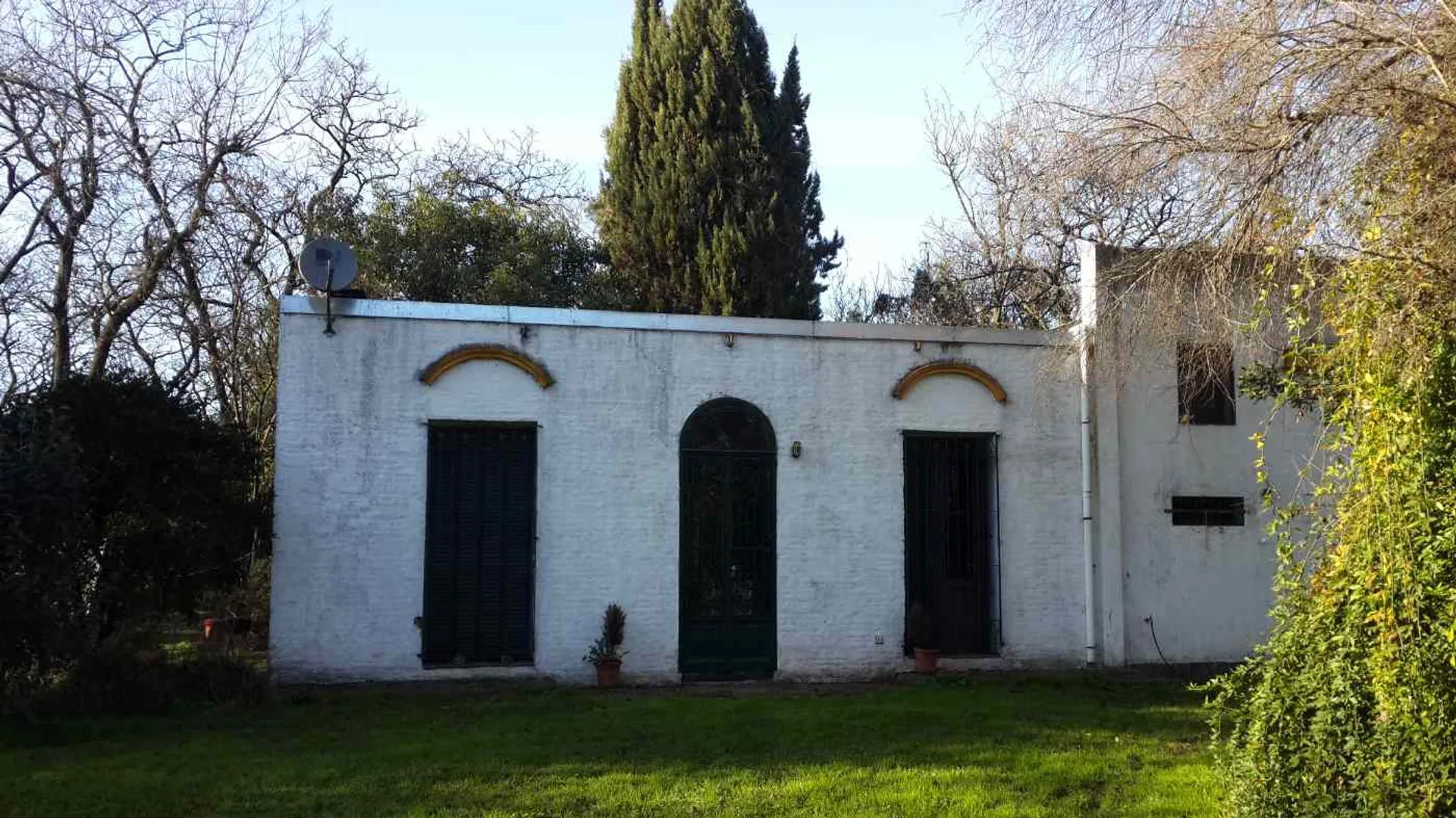 LOTE, 3 HECTAREAS CON 5 VIVIENDAS. foto 2