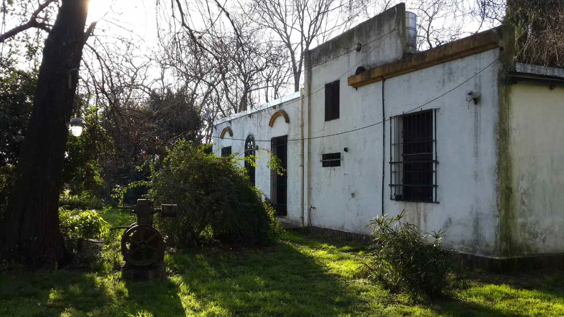 LOTE, 3 HECTAREAS CON 5 VIVIENDAS. foto 5