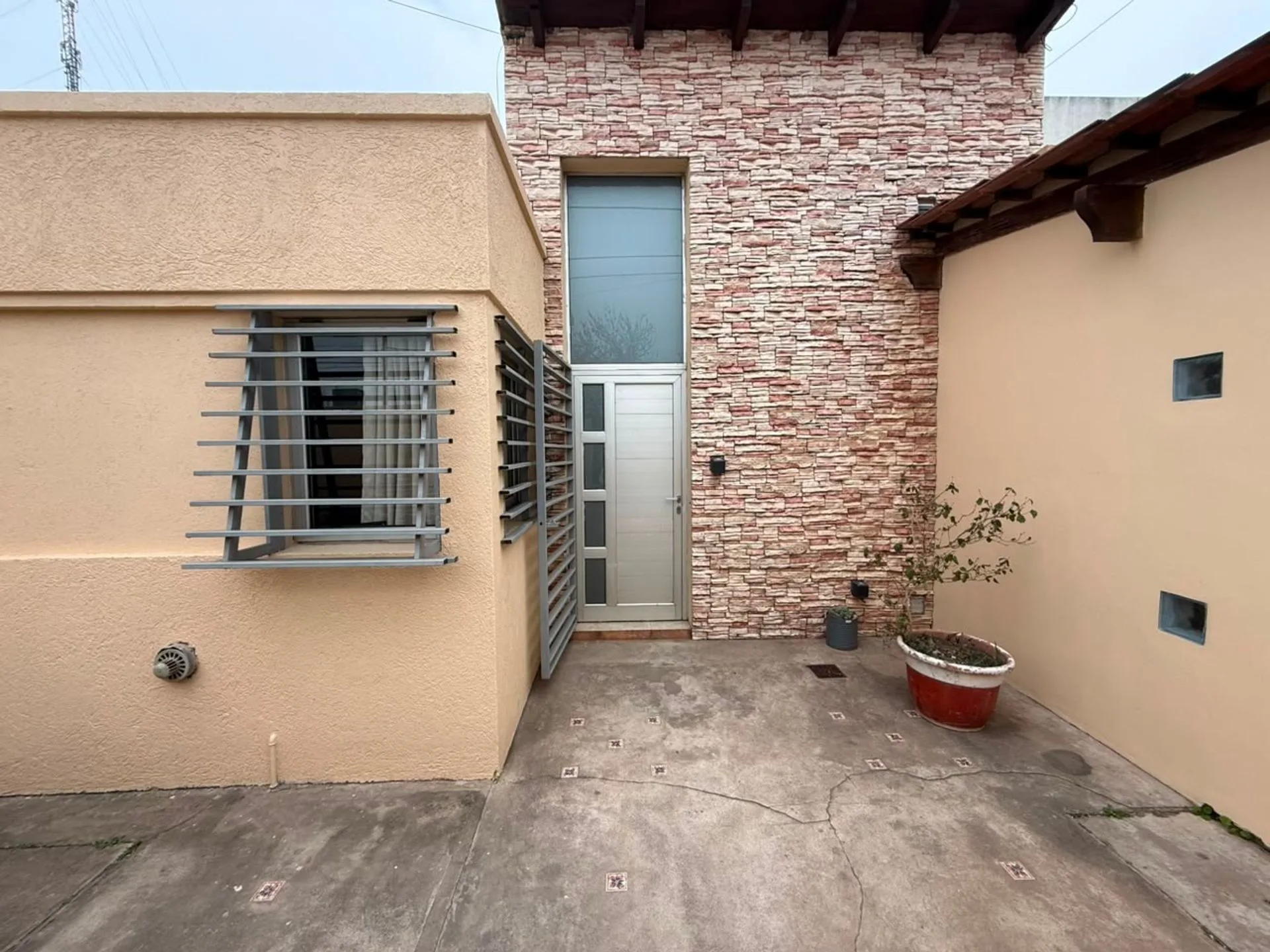VENTA CASA + DPTO | BARRIO 2 HERMANOS foto 2