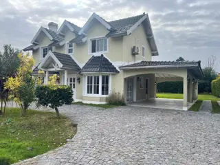 Venta de casa en Echeverría del lago Canning foto 5
