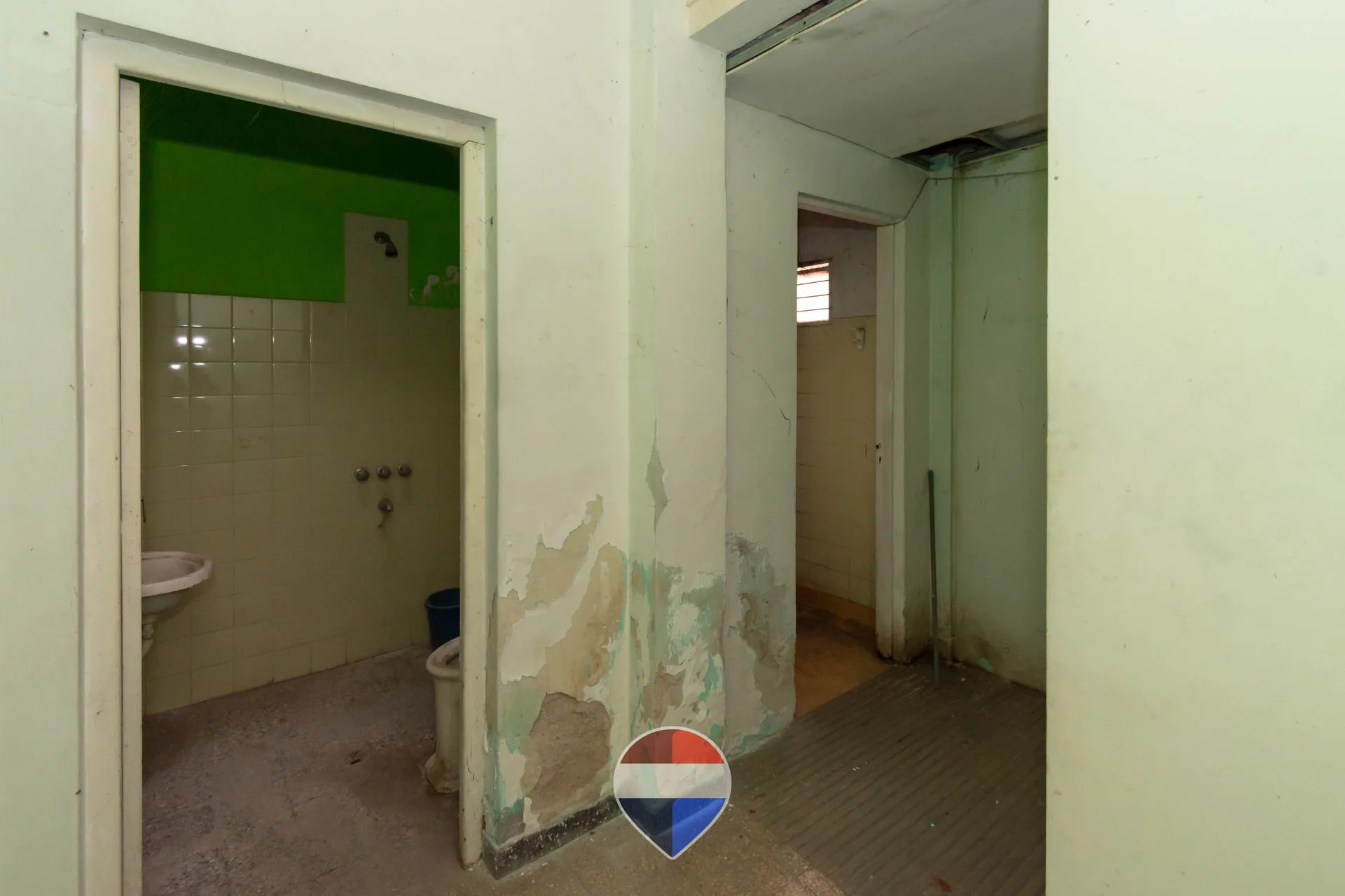 Local / Casa a Reciclar en Venta en La Plata foto 5