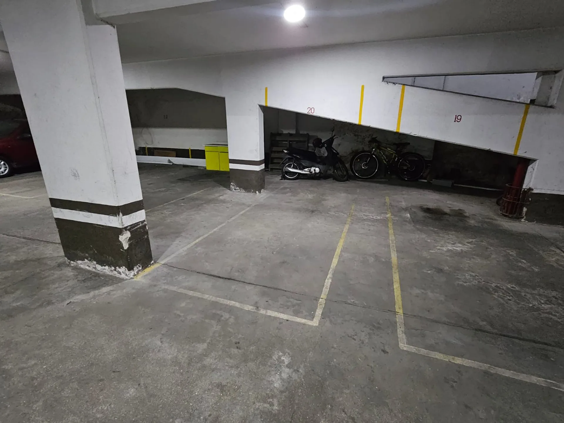 VENTA COCHERA CENTRO PLANTA BAJA PORTON AUTOMATICO foto 3
