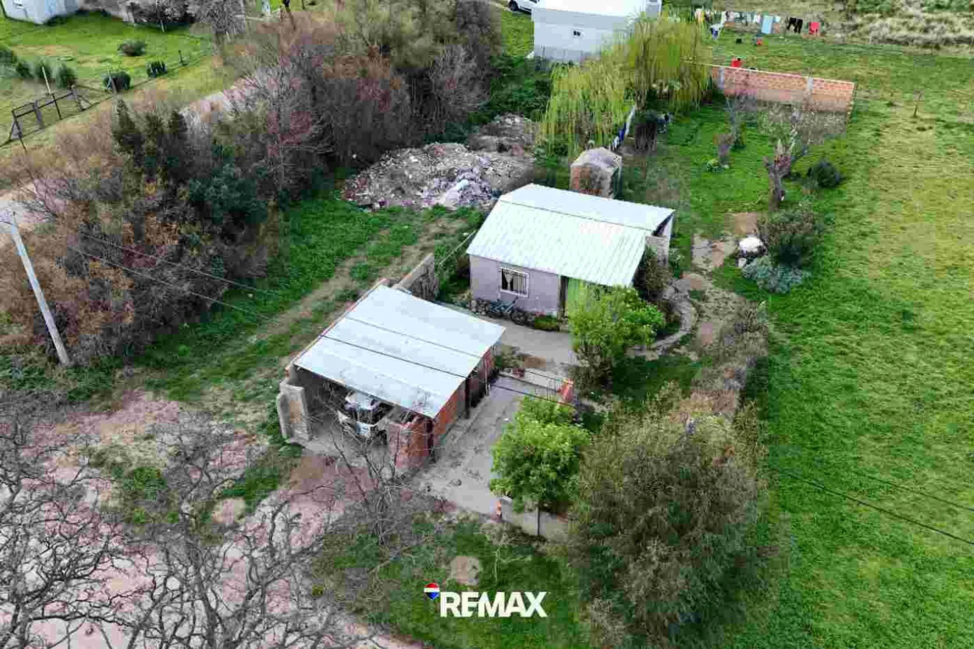 Lote en Saldungaray con casa a refaccionar foto 4