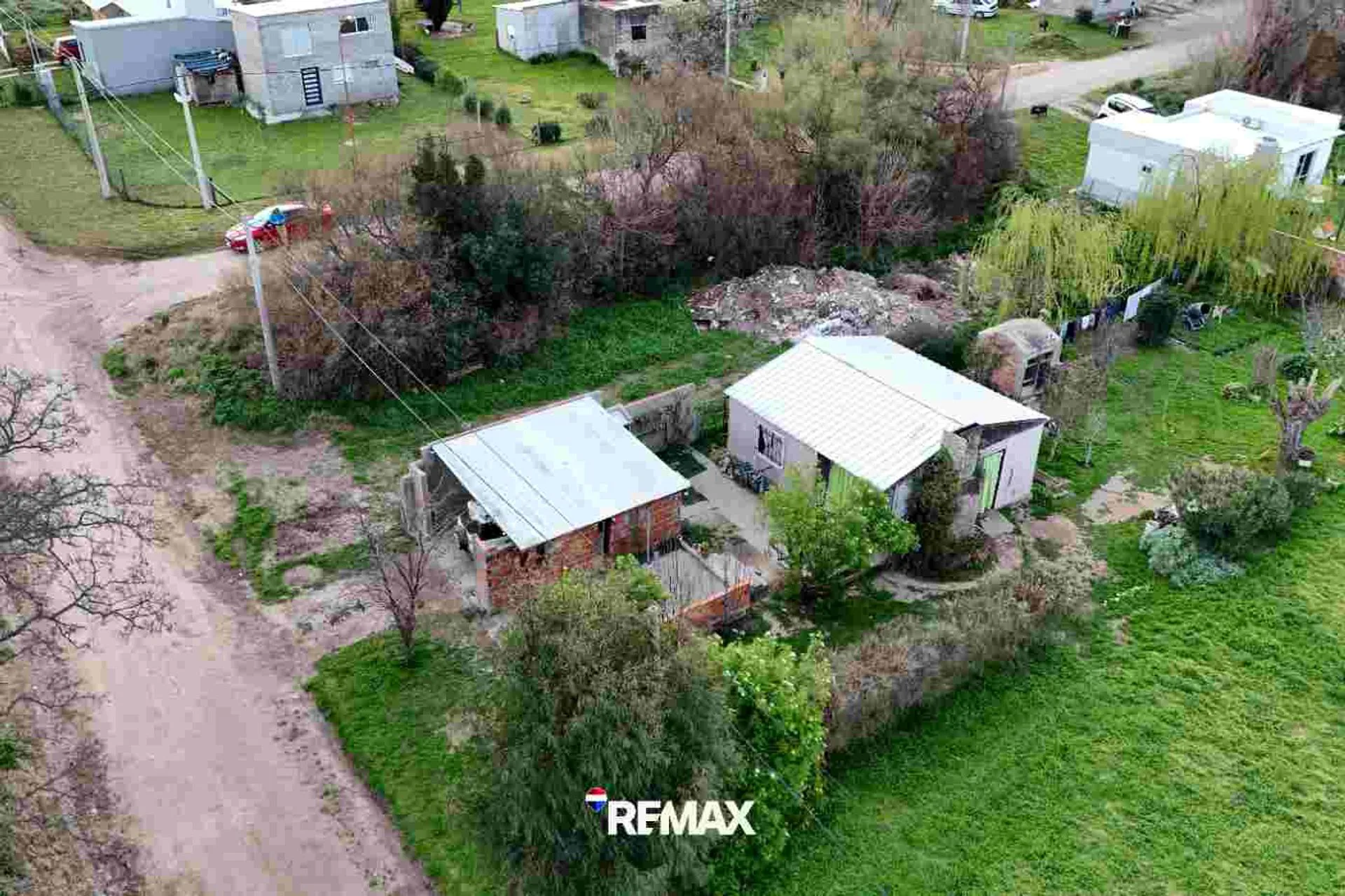 Lote en Saldungaray con casa a refaccionar foto 5