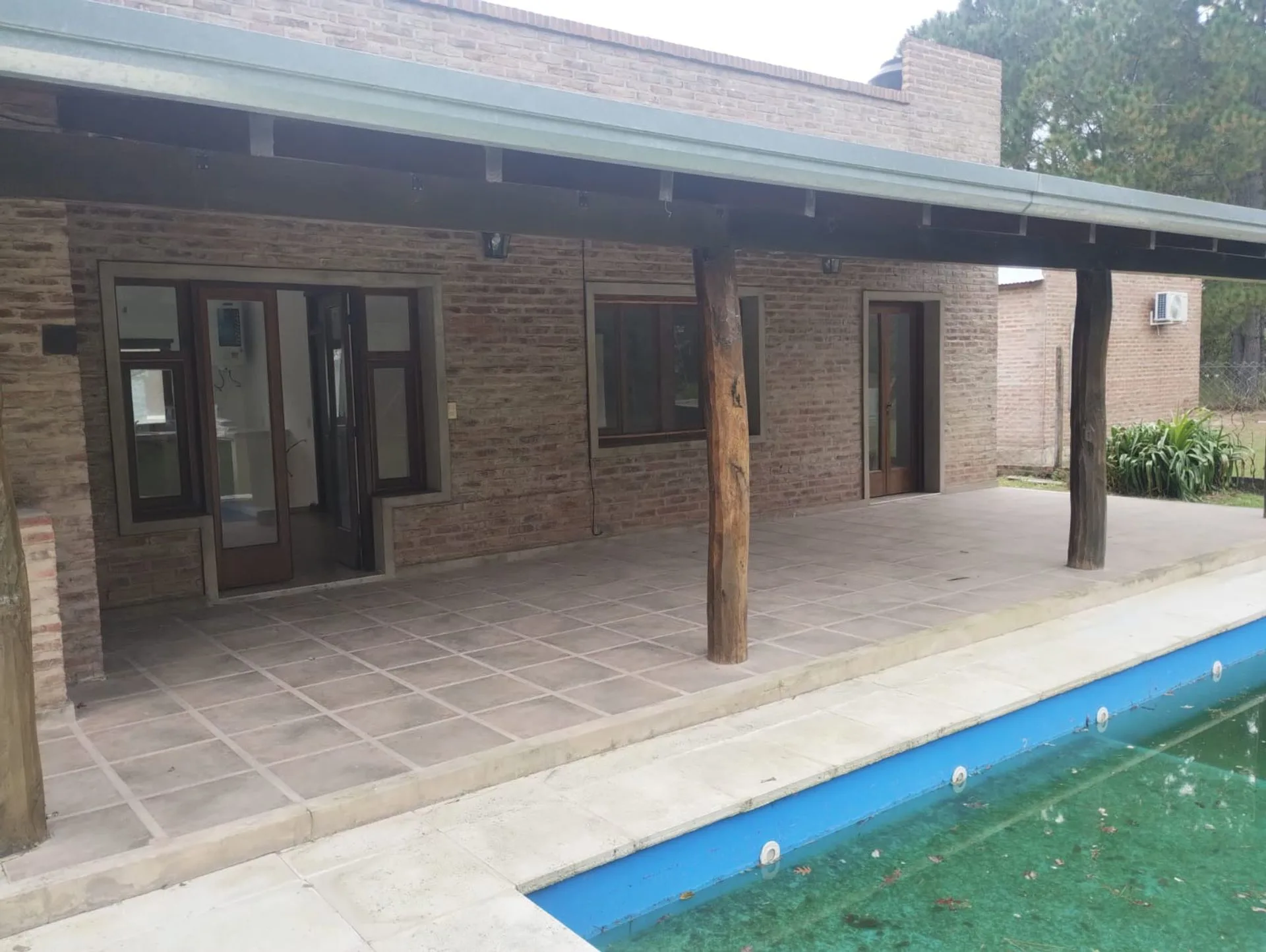 SE VENDE CASA CON GRAN TERRENO, APTA CREDITO foto 2