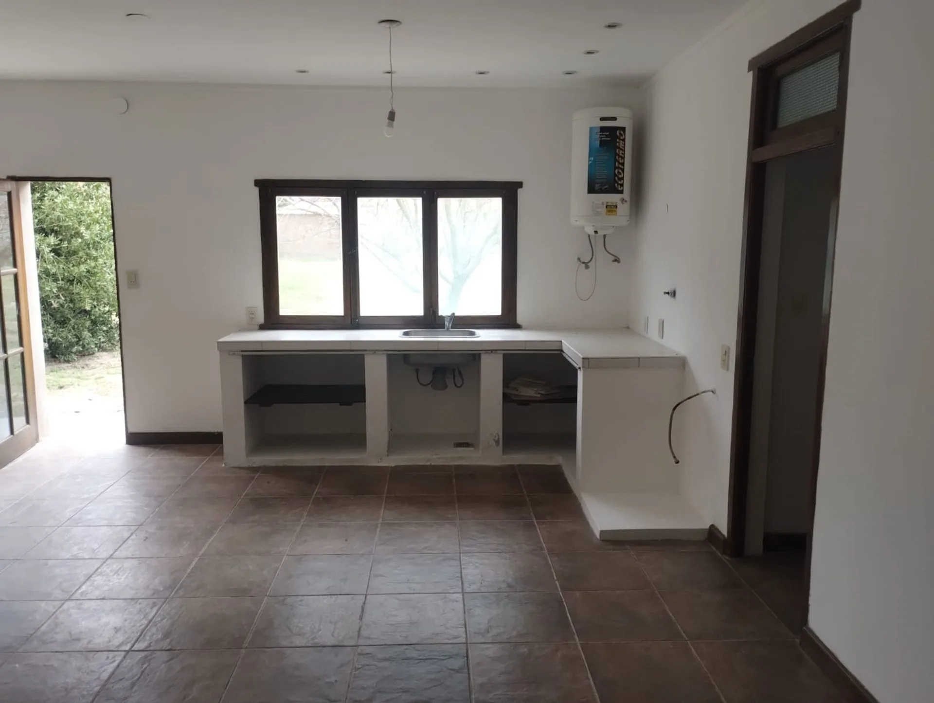 SE VENDE CASA CON GRAN TERRENO, APTA CREDITO foto 5