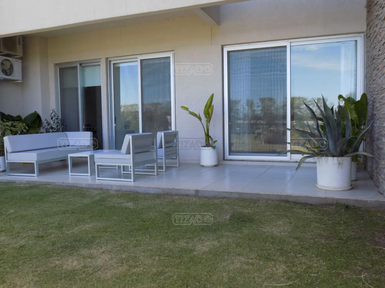 Furnished Ground-Floor Apartment with Two Parking Spaces in Yoo Nordelta – photo 6 of 12