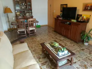 PH EN PRIMER PISO POR ESCALERA CON TERRAZA PROPIA, MUY LUMINOSO. SUPERFICIE TOTAL 160M2 foto 4