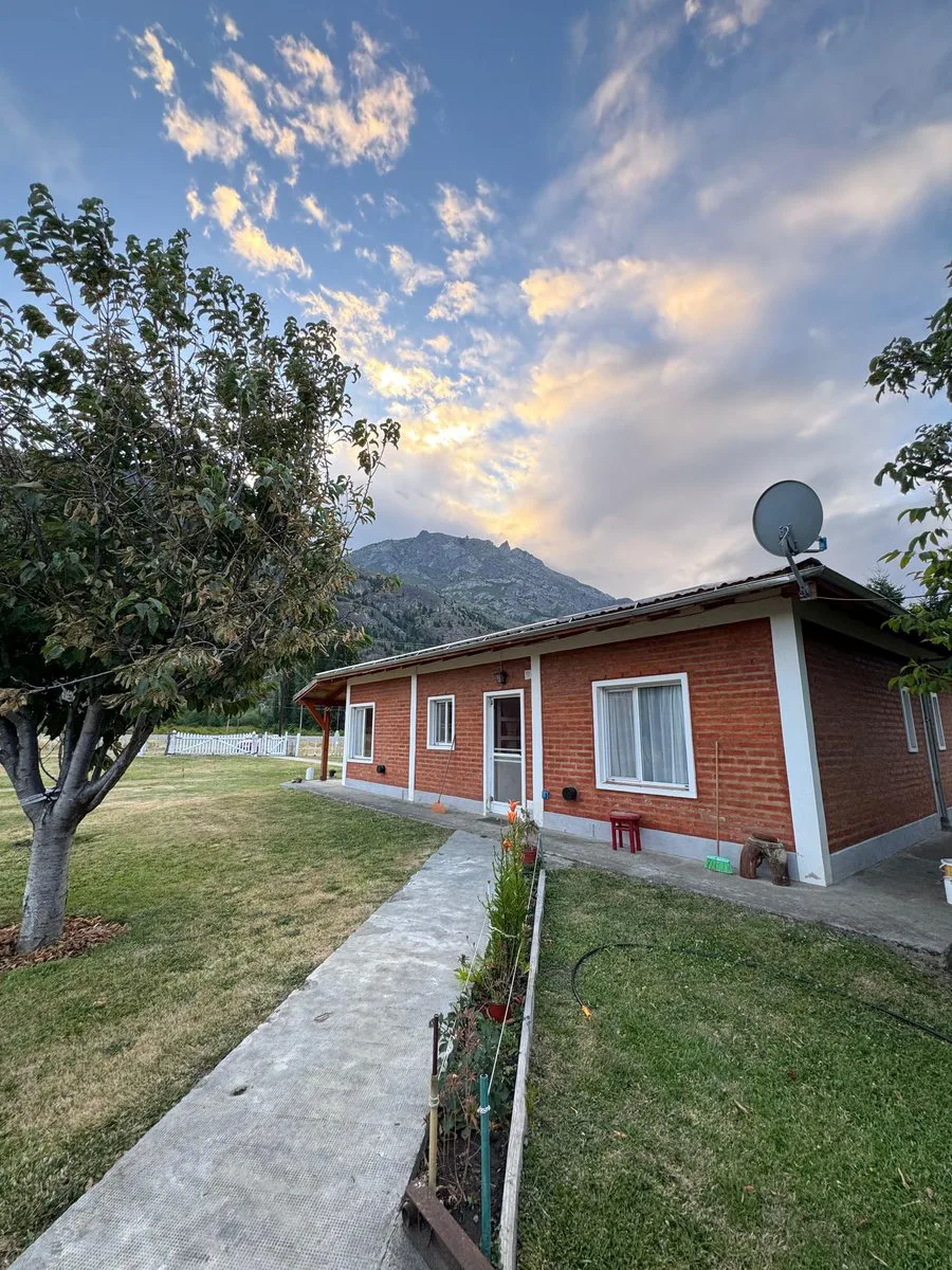 Excelente Casa en la localidad de El Hoyo foto 2