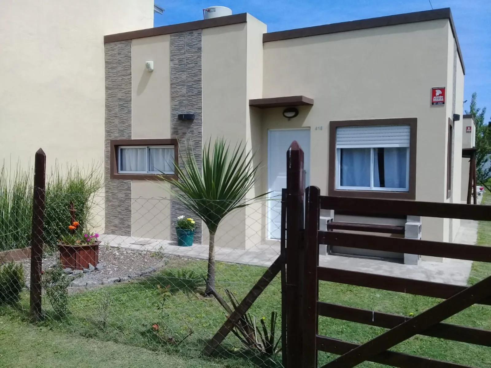 Alquiler temporario cabaña 2 ambientes Miramar. Barrio Parquemar
