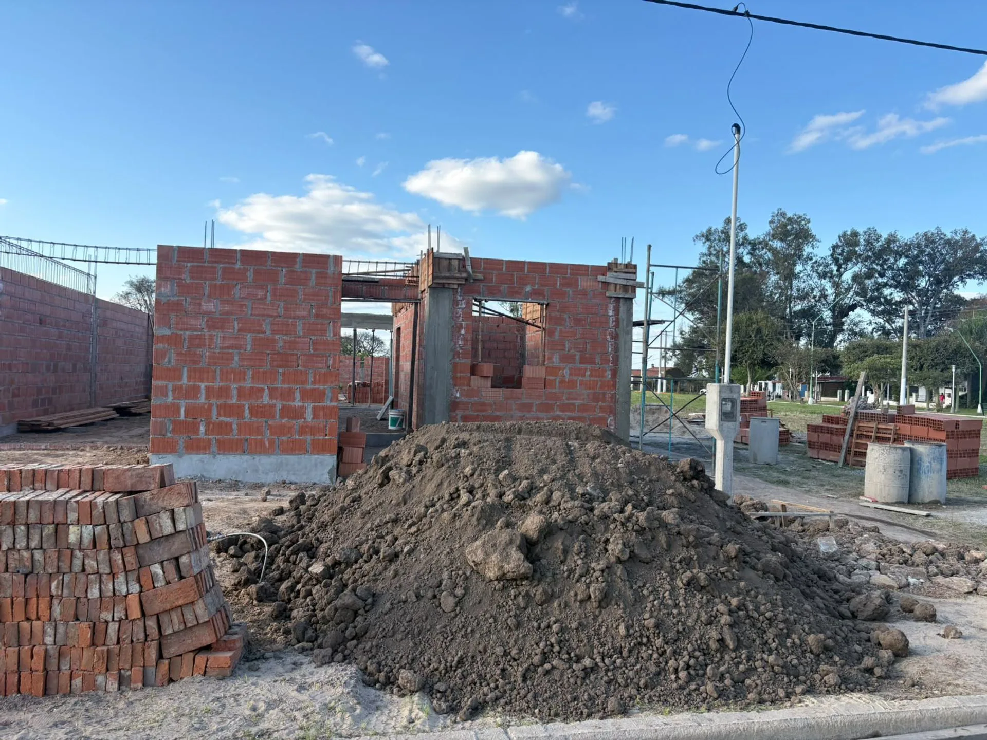 CASA NUEVA SOBRE BV PANAMA EN PRADERAS EL CHAQUITO foto 2