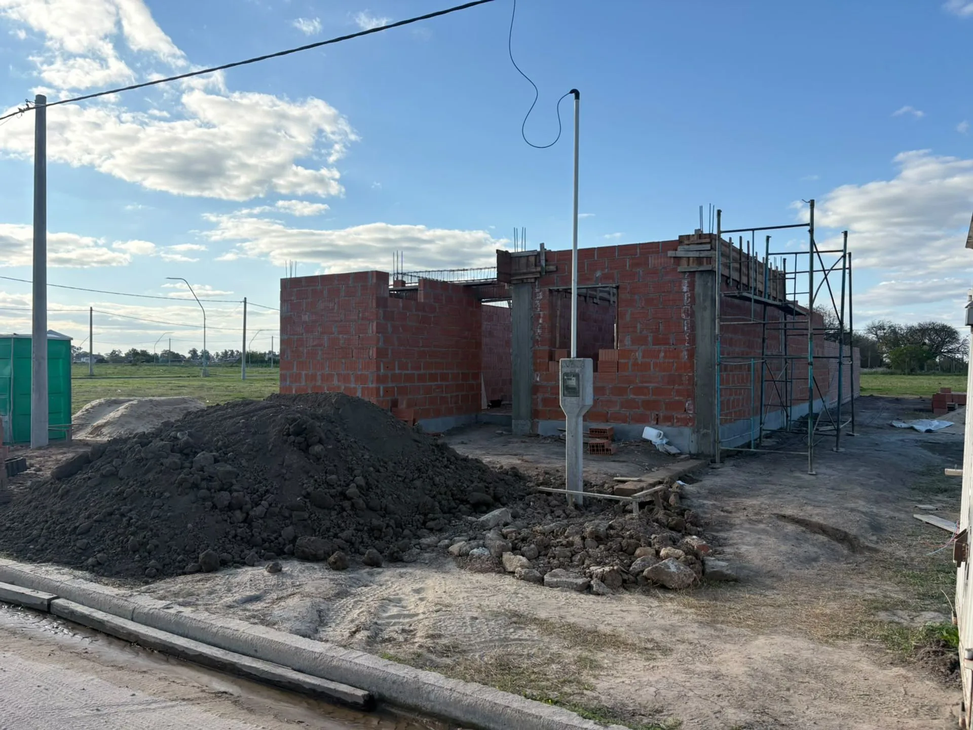 CASA NUEVA SOBRE BV PANAMA EN PRADERAS EL CHAQUITO foto 3