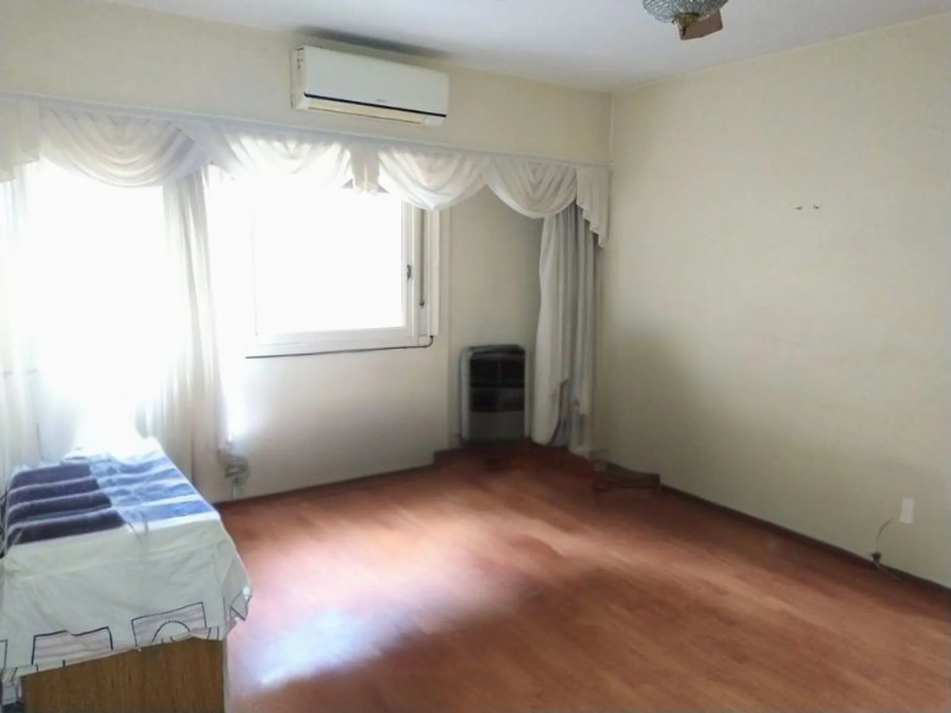 VENTA DEPARTAMENTO CUATRO AMBIENTES VILLA LURO foto 2