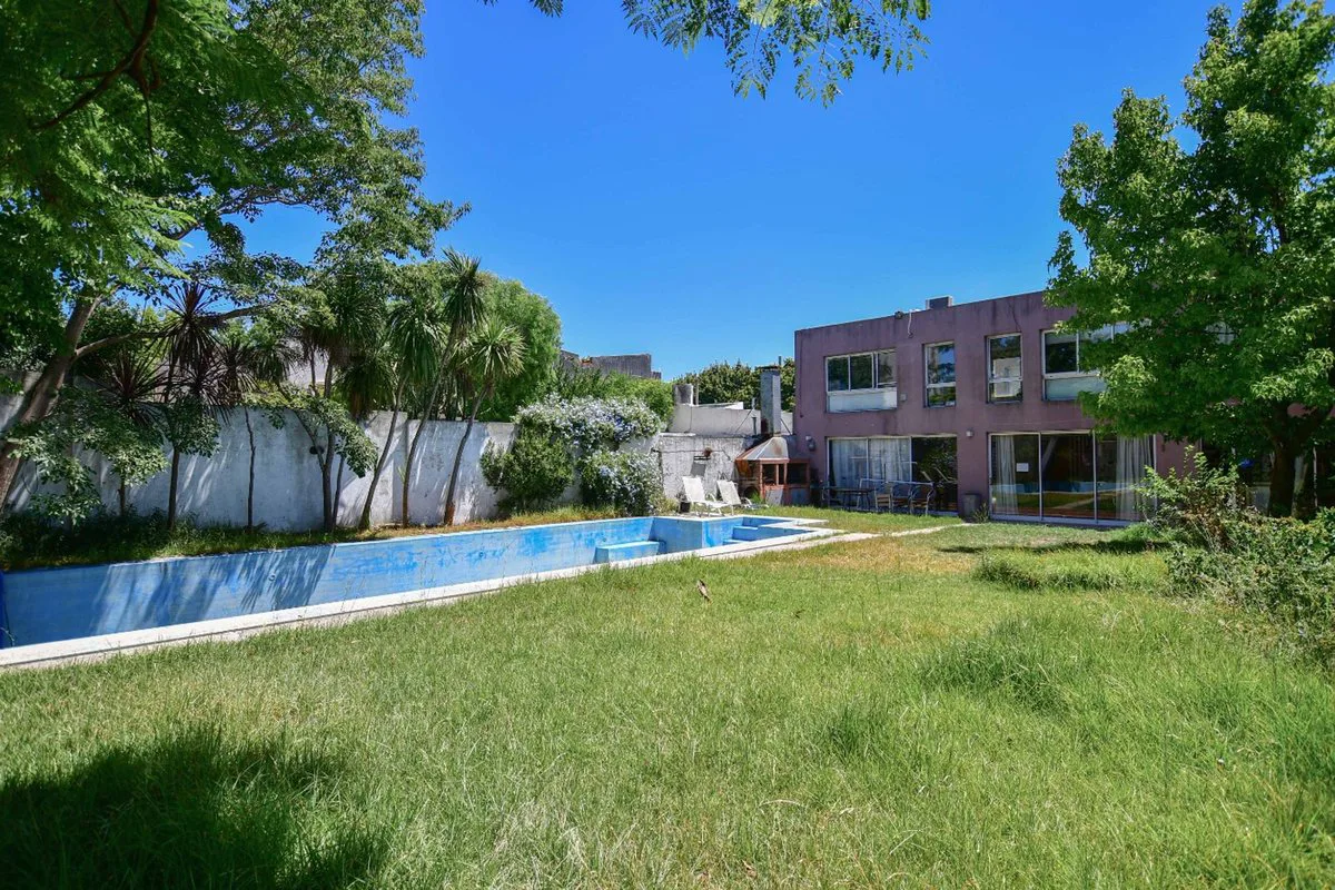 CASA 5 DORMITORIOS EN VENTA LA PLATA CON PILETA foto 2