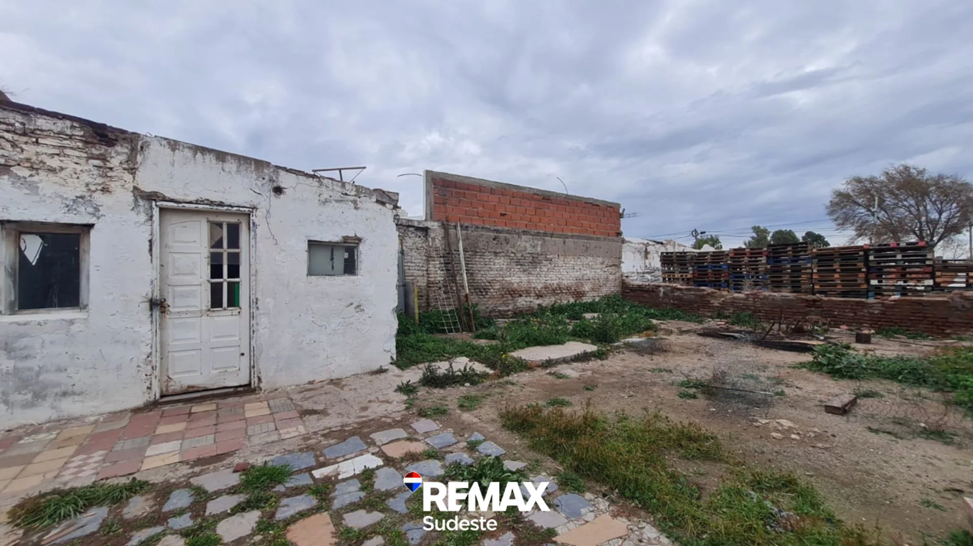 Se vende casa a remodelar a 1 cuadra de Don Bosco foto 3
