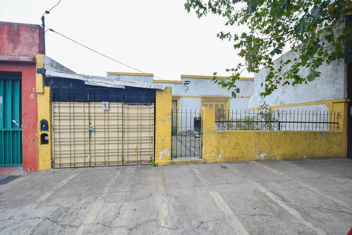 VENTA CASA ANTIGUA A RECICLAR O APTA DESARROLLO