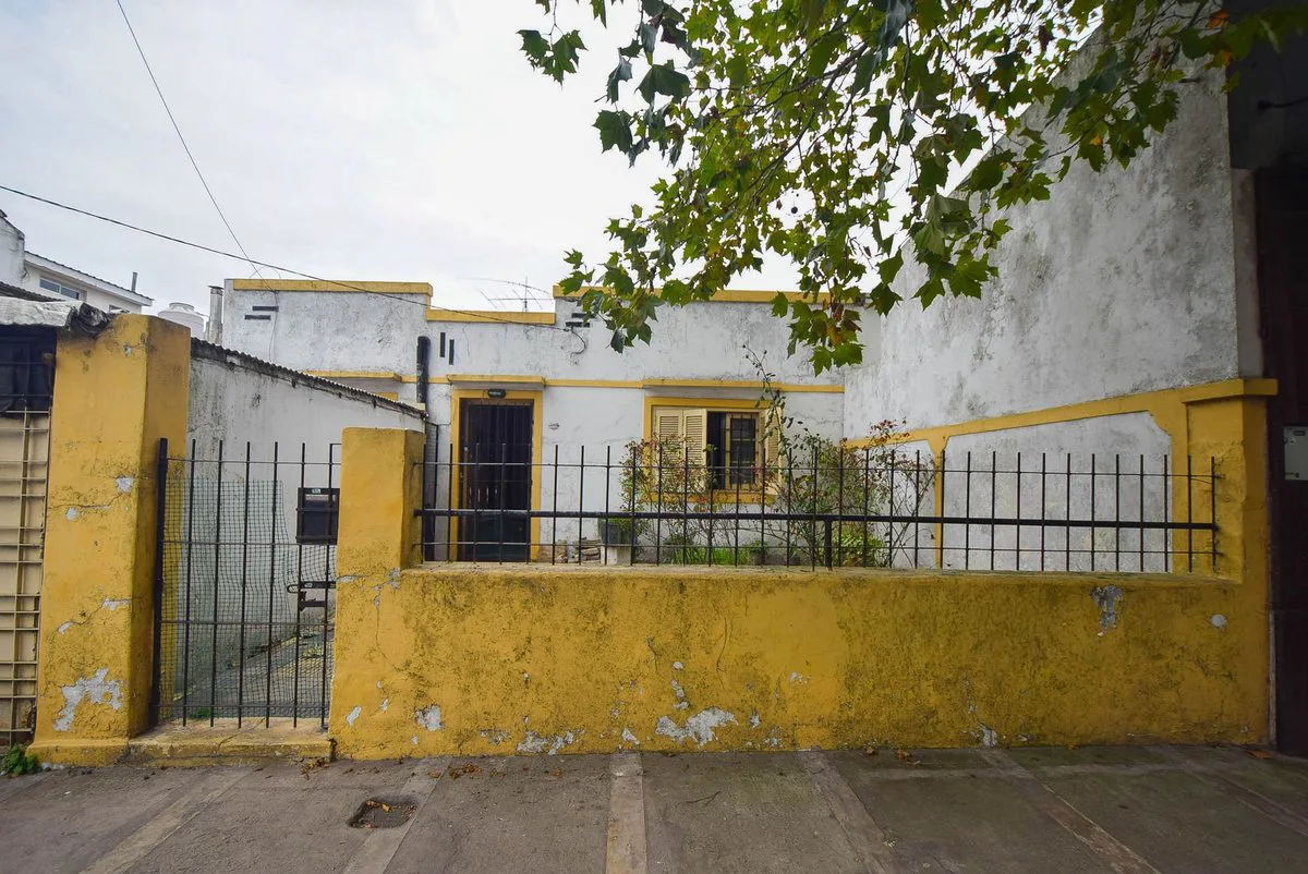 VENTA CASA ANTIGUA A RECICLAR O APTA DESARROLLO foto 2