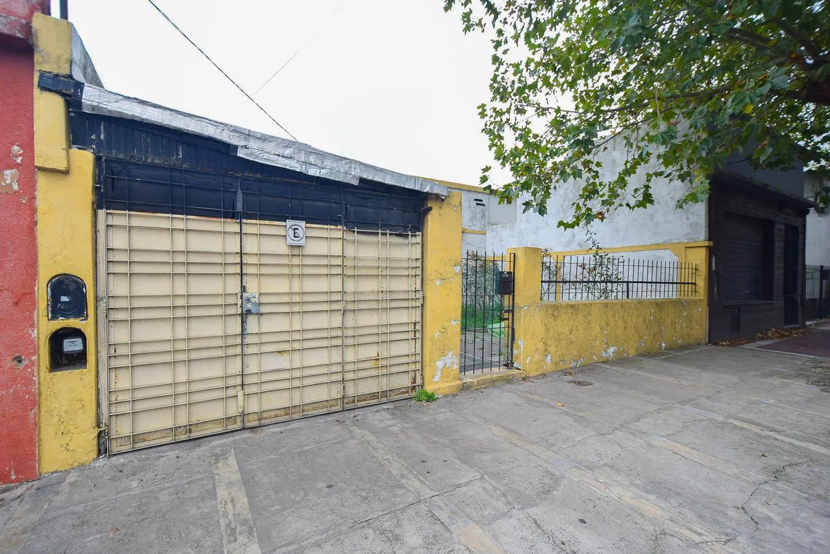 VENTA CASA ANTIGUA A RECICLAR O APTA DESARROLLO foto 3