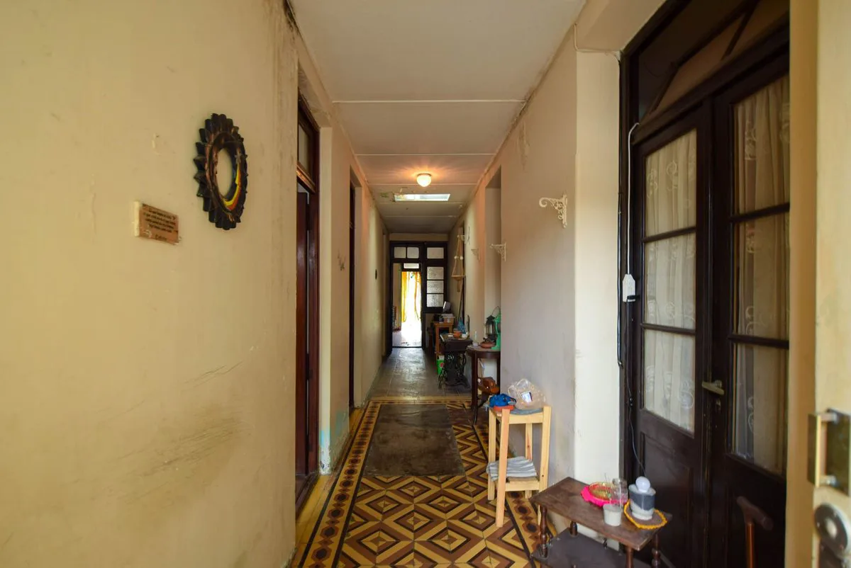 VENTA CASA ANTIGUA A RECICLAR O APTA DESARROLLO foto 4