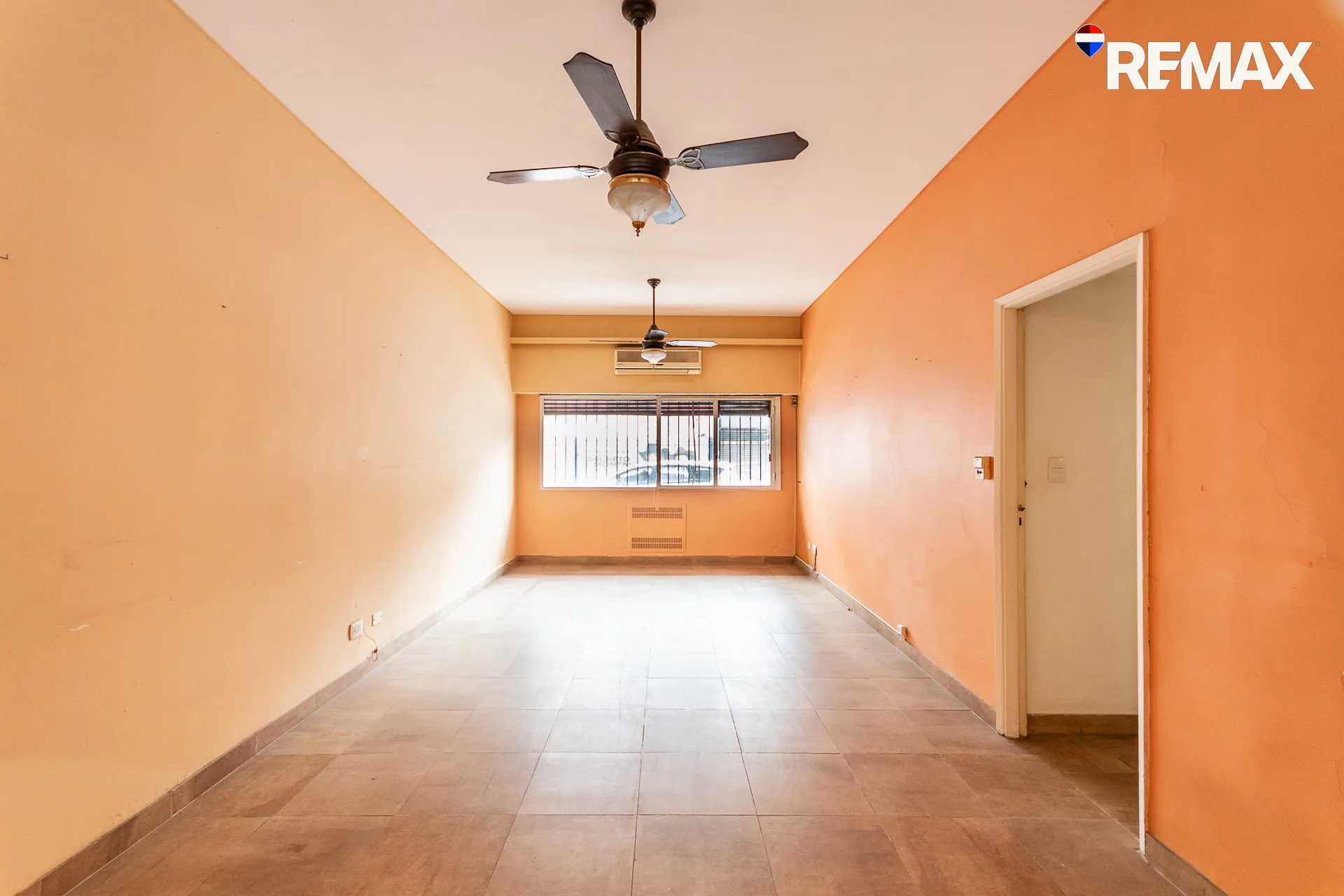 VENTA DPTO. 4/5 AMB-C/DEPEND. Y PATIO EN FLORES foto 2