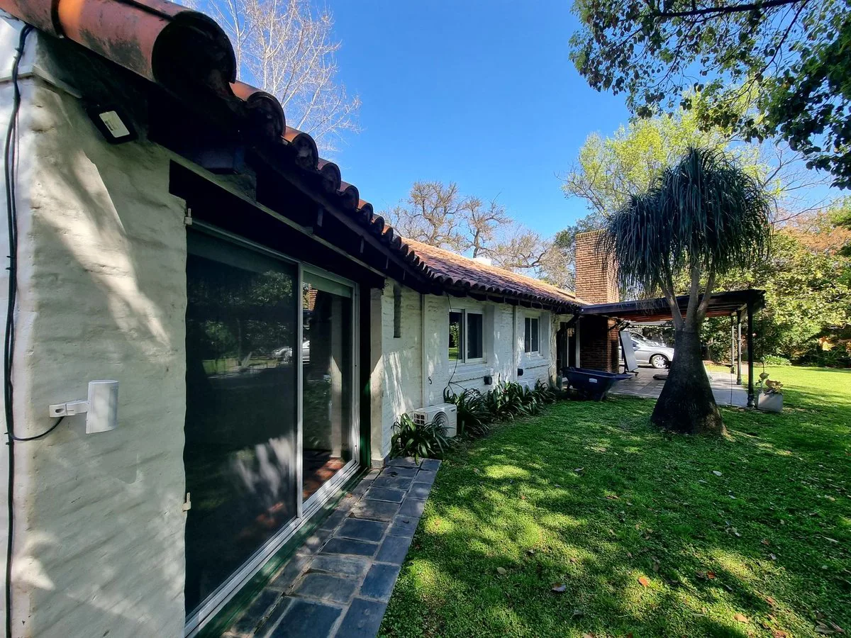 Venta Casa con terreno de 1.800m², Pablo Nogues. foto 3