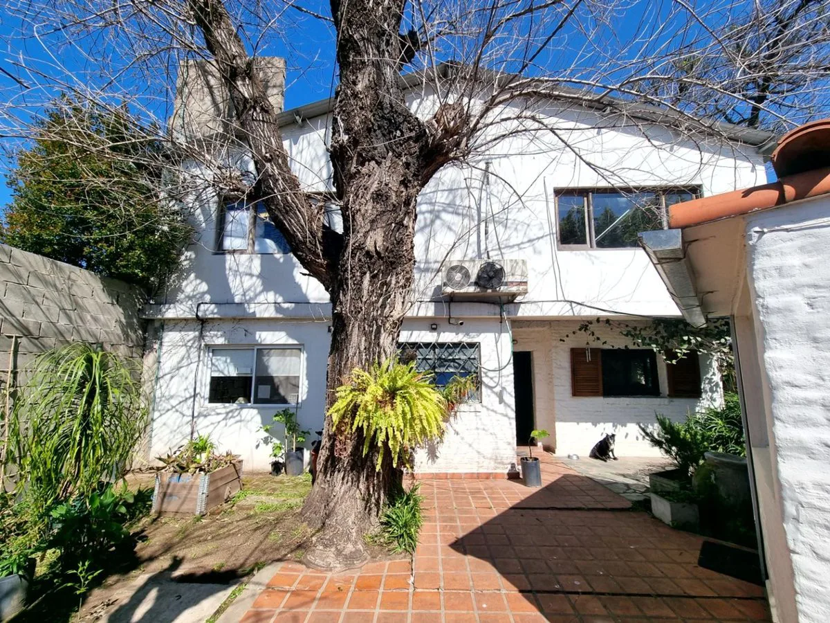Venta Casa con terreno de 1.800m², Pablo Nogues. foto 4