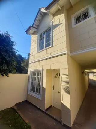Excelente dúplex de 3 ambientes con cochera descubierta fija, ubicado en Villa Luzuriaga. foto 2