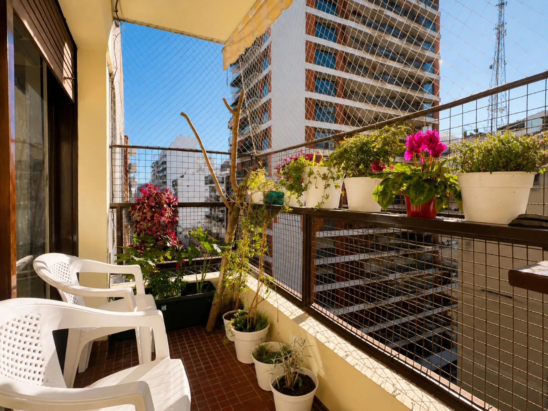 VENTA DEPT0. 2 AMB. Y MEDIO C/ BALCON | FLORES foto 2