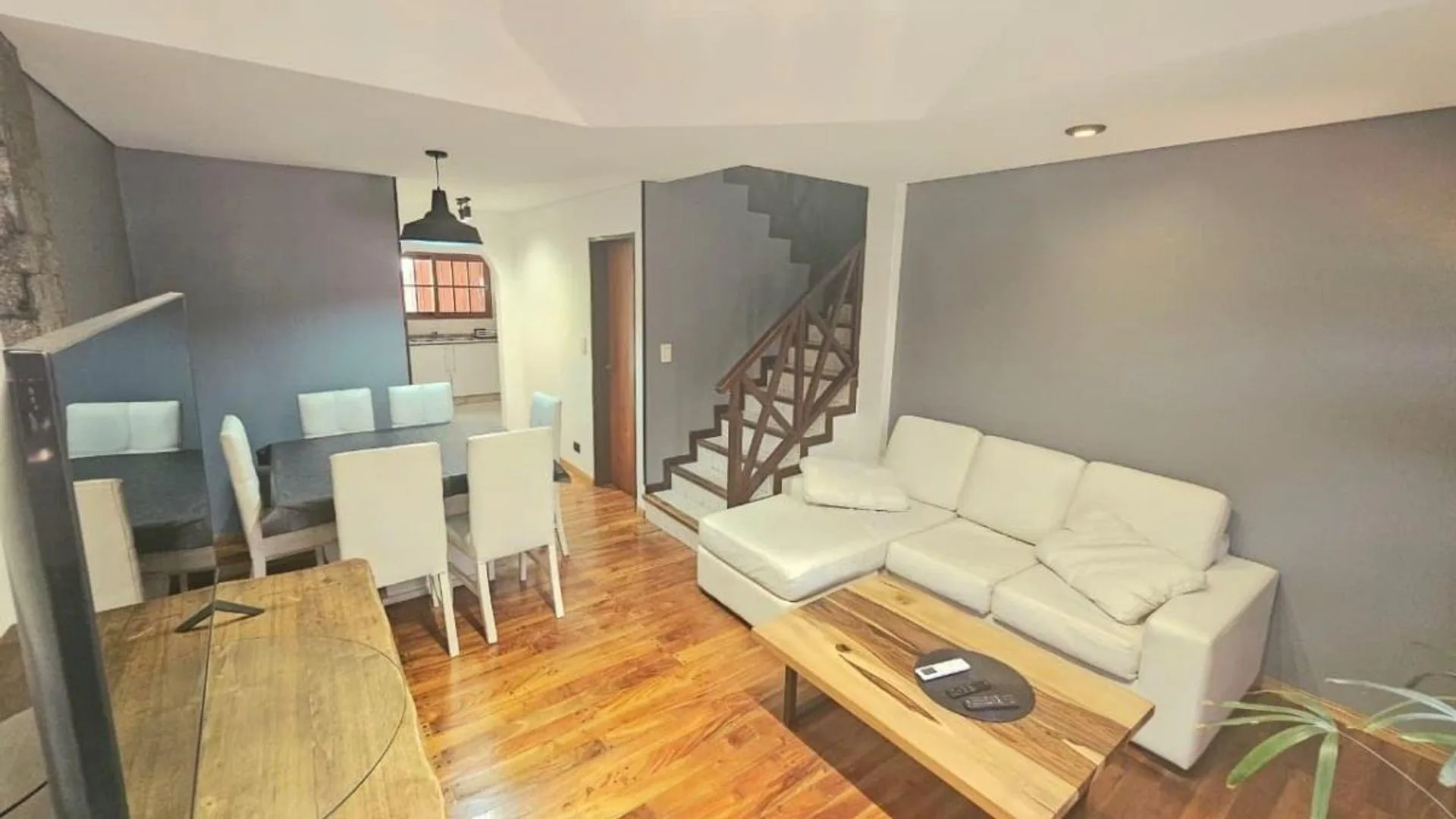 Venta Triplex 4 Ambientes Patio y Cochera V.Sarm foto 5