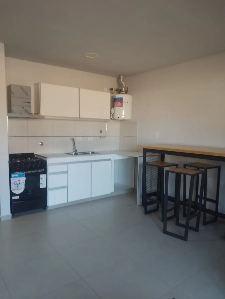 VENTA  DEPARTAMENTO CON COCHERA foto 3