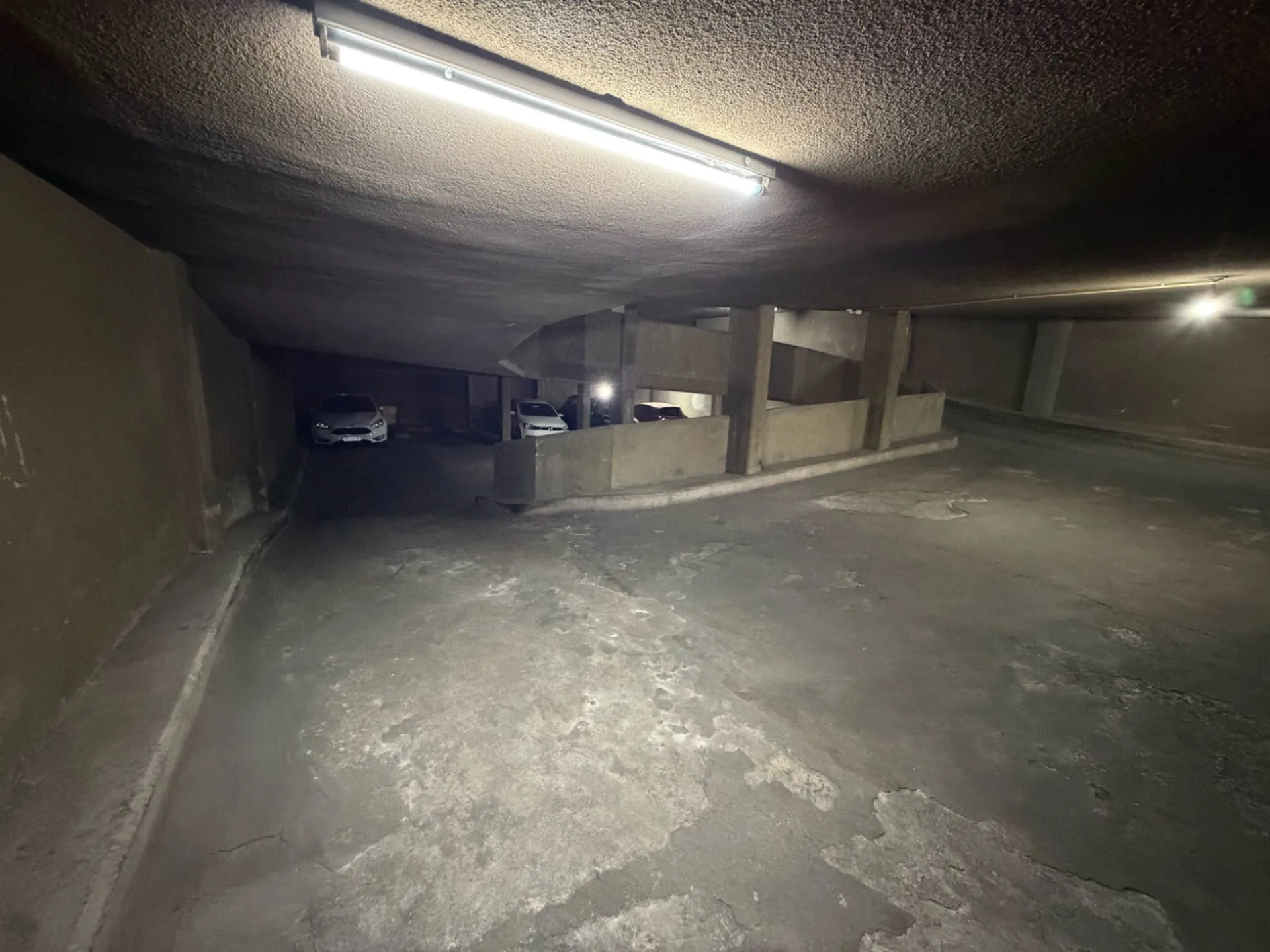 VENTA COCHERA AV COLON 740 foto 3