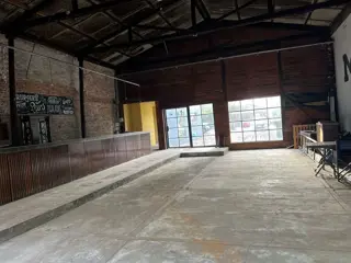 EXCELENTE LOCAL EN VENTA DE 433 MTS, EN EL BAJO DE SAN ISIDRO , CUB:  314 MTS, FRENTE: 15.60 X 31MTS foto 3