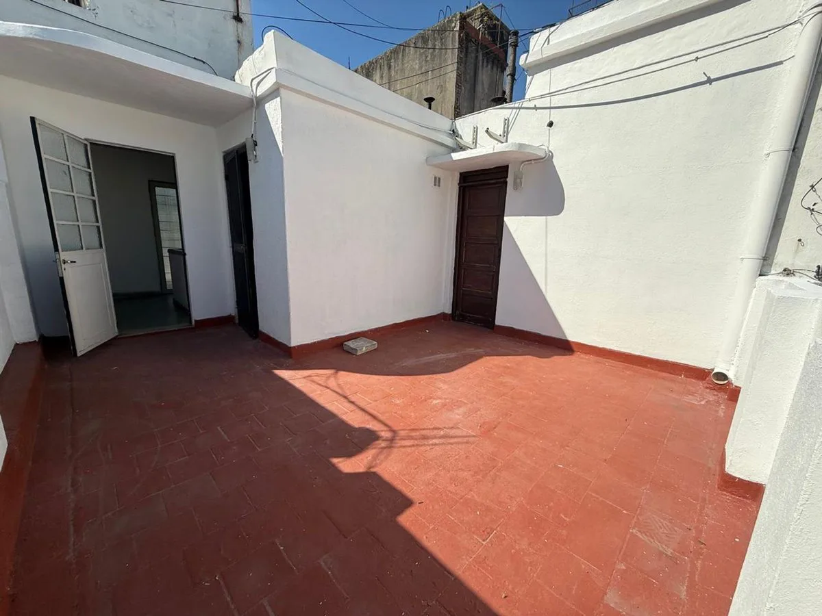 PH MONOAMBIENTE VENTA AVELLANEDA CON TERRRAZA foto 2