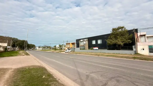 Propiedad Industrial 3 naves + oficinas + terreno