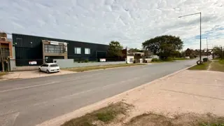 Propiedad Industrial 3 naves + oficinas + terreno foto 3
