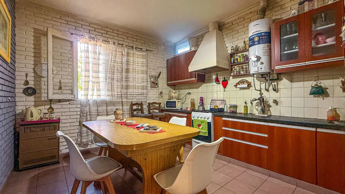 VENTA CASA 3 AMB + DPTO 2 AMB CON COCHERA SAN JUAN foto 4