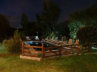 ESPECTACULAR COMPLEJO DE 5 DEPARTAMENTOS+ UNA CASA DE 3 DORMITORIOS! CON 59 MTS. DE COSTA AL RIO . SOL Y RIO!!! foto 1