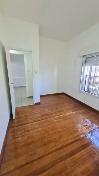 Departamento tipo casa al frente 3 ambientes, en planta baja con patio y parrilla. SIN EXPENSAS foto 5